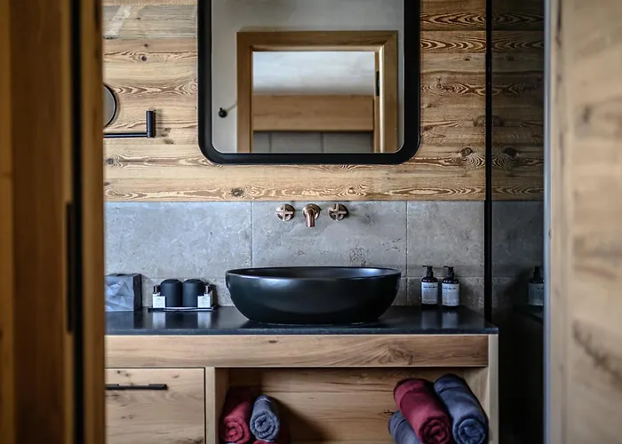 - The Peak Alpesi faház