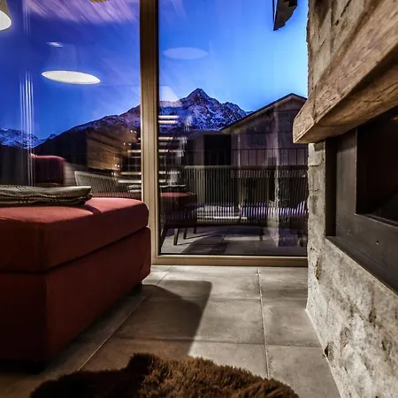 The Peak Soelden - Chalets Mit Outdoor-Pool Sölden