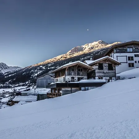 The Peak Soelden - Chalets Mit Outdoor-Pool